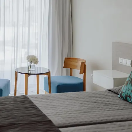 Отель River Rock 3*