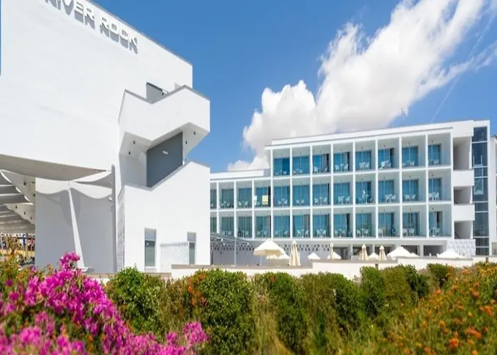 Отель River Rock