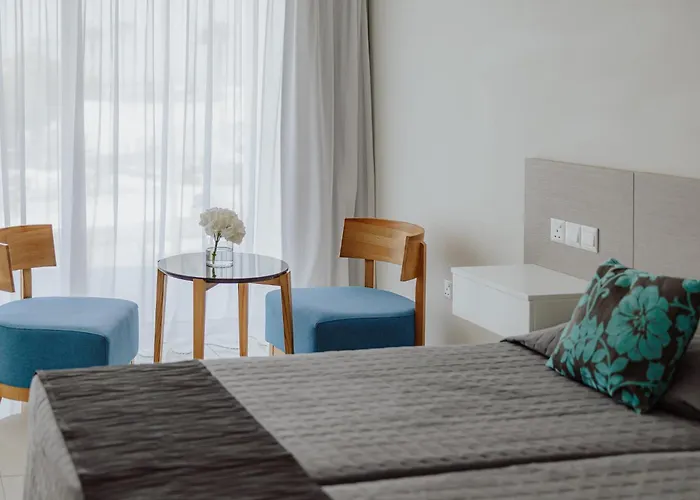 Отель River Rock 3*