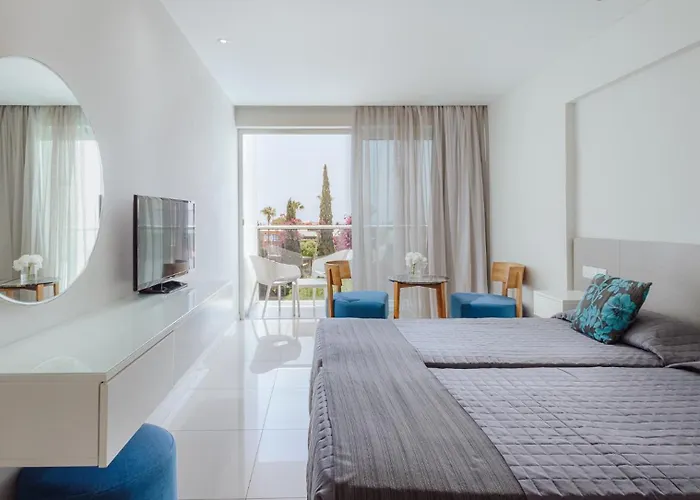 River Rock Айя-Напа